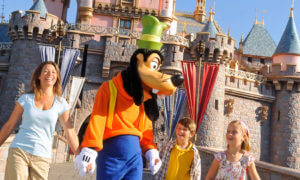 family holding hands with Goofy character