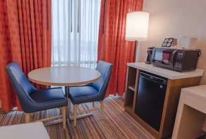 kitchenette and table in hotel room at Howard Johnson Anaheim hotel