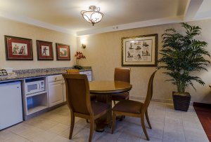 dining area at Howard Johnson Anaheim