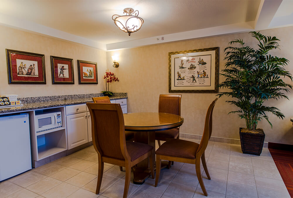 dining area at Howard Johnson Anaheim