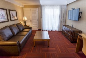 hotel living room at Howard Johnson Anaheim