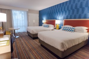 New retro guest rooms at Howard Johnson Anaheim