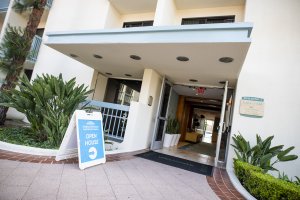 the exterior of Howard Johnson Anaheim shows an open house sign