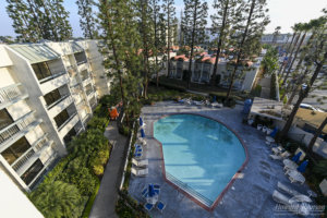 Howard Johnson Anaheim hotel pool area
